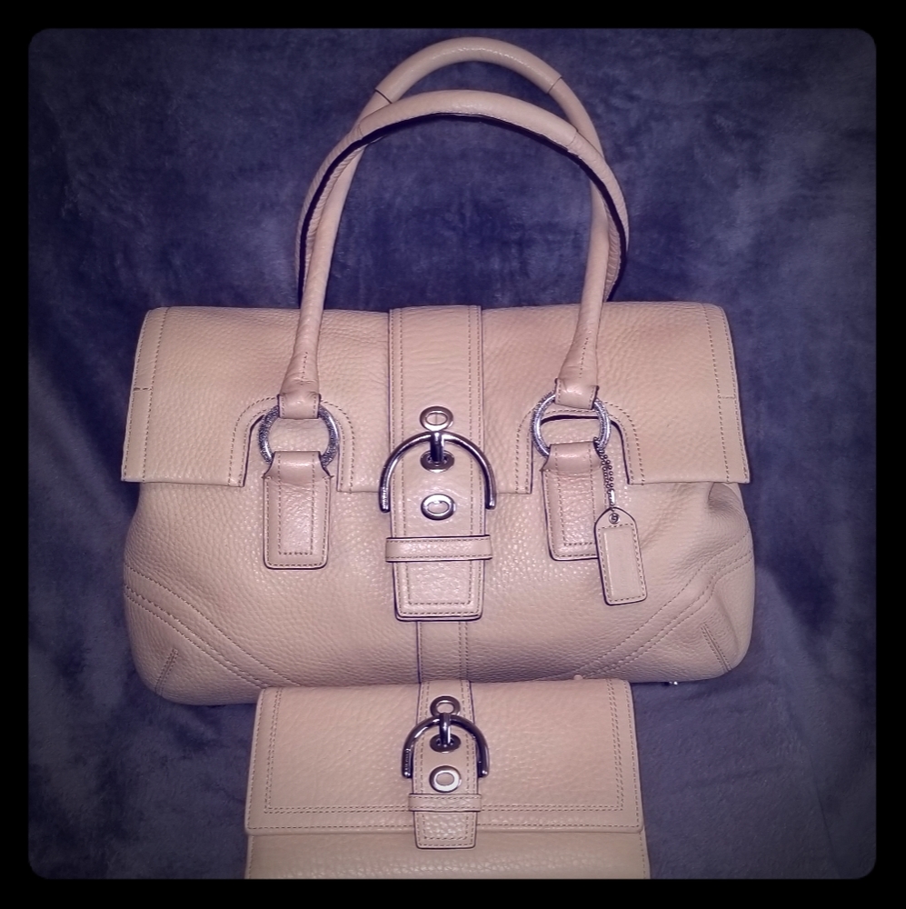 Beautiful Coach Cream/Beige Handbag and matching wallet
